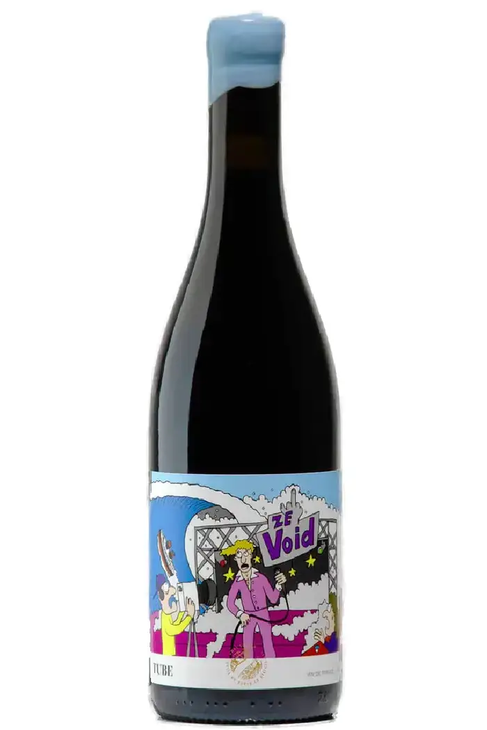 Tube 2022 - Dyb, frisk & feisty! Spontangæret naturvin rødvin! Kreativt blend på tre druer: Carignan, Merlot, Gamay fra Bordeaux! Frisk og feisty! Altid naturvin tilbud: Bland 6 vine og spar 15%