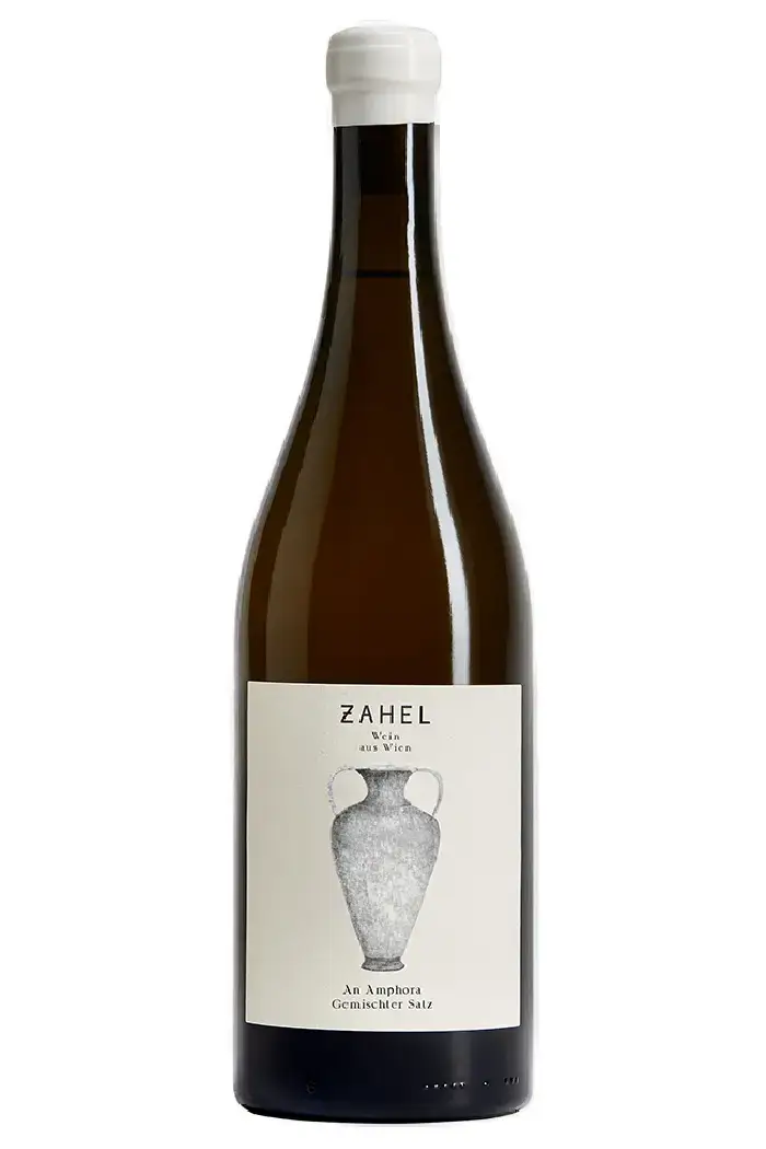 Østrigsk biodynamisk hvidvin – naturligt gæret! På Grüner Veltliner druen og lagret på amfora! Intens gylden gul farve og noter af melon, modent æble og ferskenfrugt!