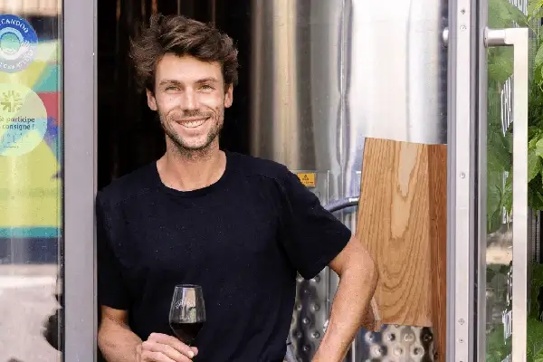 Maxime fra La Micro Winerie, som laver Narcisse på Petit Manseng og Gros Manseng